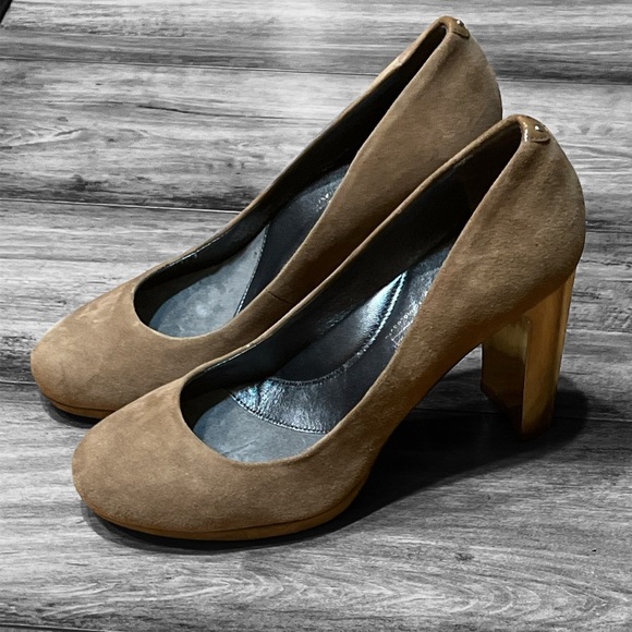 KENNETH COLE NewYork Tan Suede Heels - Picture 8 of 9